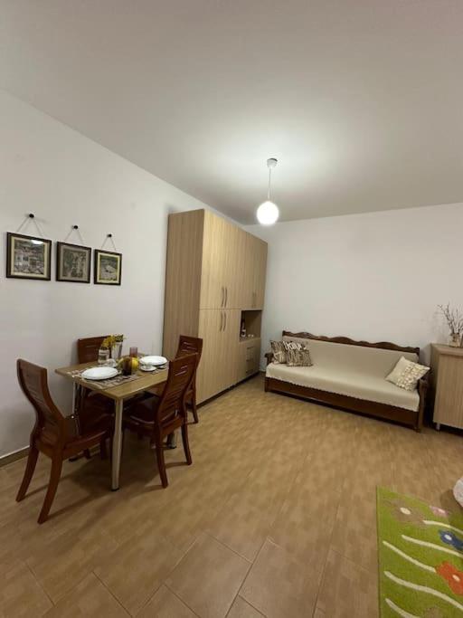 Studio Of Shpresa Vlorë Esterno foto