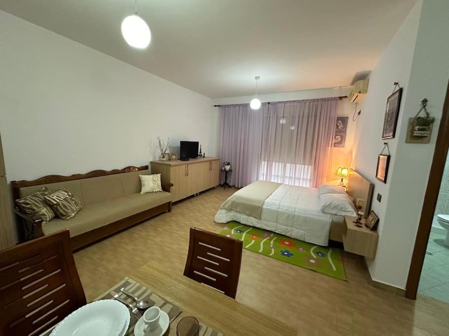 Studio Of Shpresa Vlorë Esterno foto