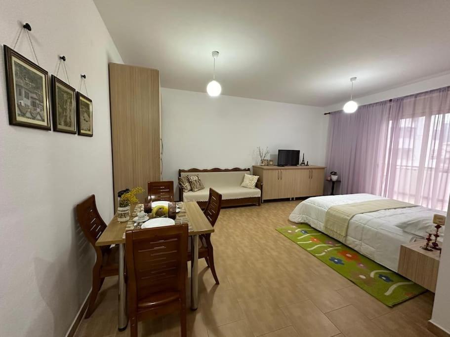Studio Of Shpresa Vlorë Esterno foto