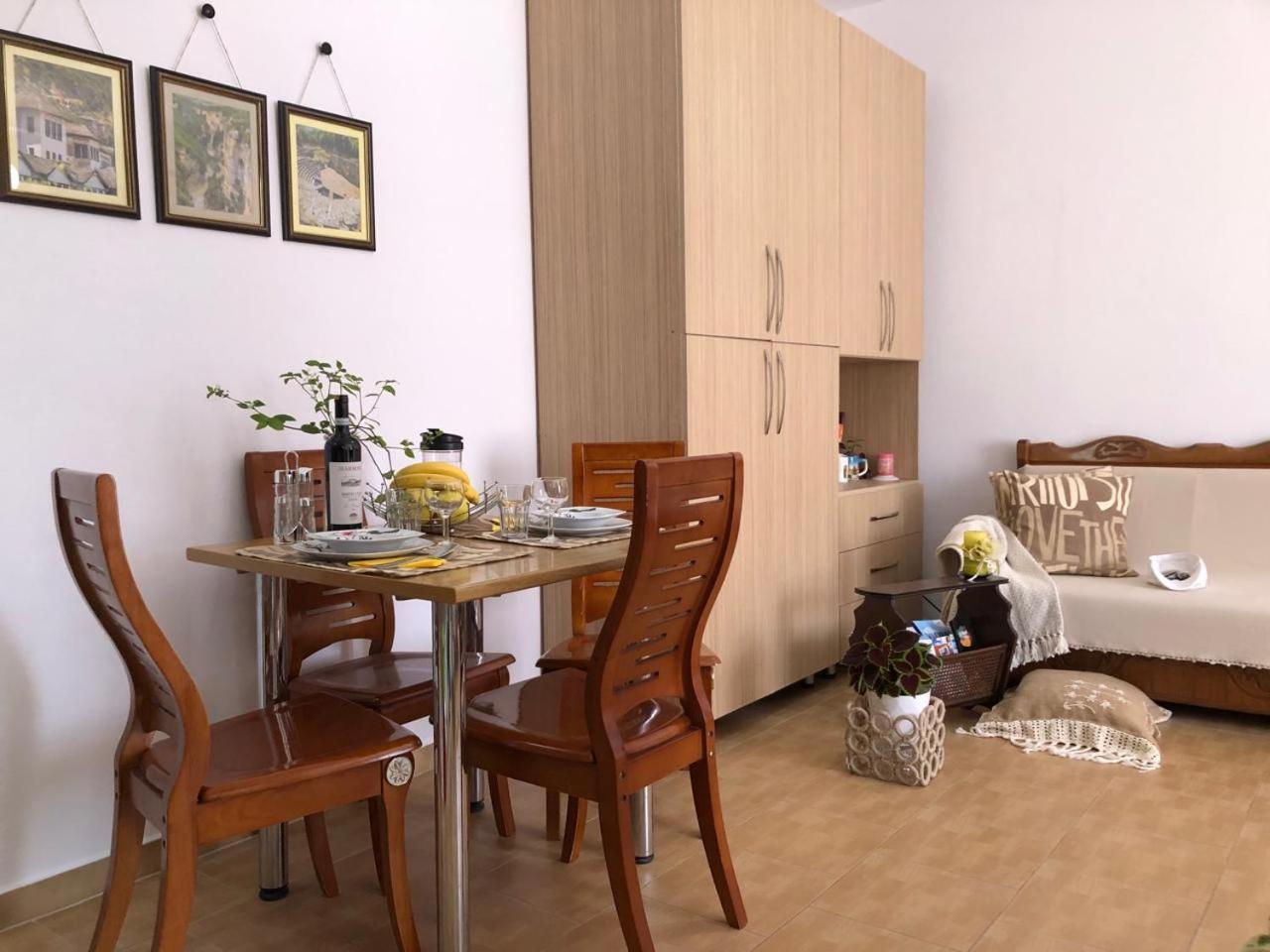 Studio Of Shpresa Vlorë Esterno foto